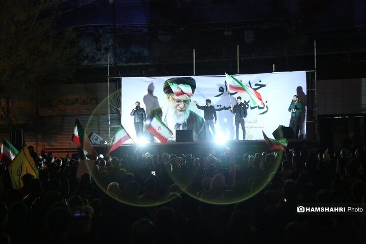 تجمع مردم برای شهادت امام خامنه ای در میدان انقلاب