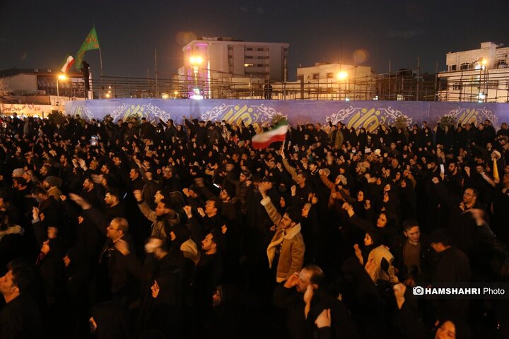 تجمع مردم برای شهادت امام خامنه ای در میدان انقلاب