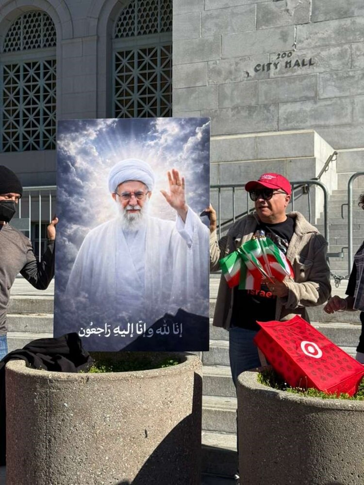 تجمع مخالفان جنگ مقابل شهرداری لسآنجلس + تصاویر