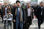 تصویر۱۰ سال پیش؛ آیت الله سیدمجتبی خامنه‌ای به همراه دختر خردسال‌شان