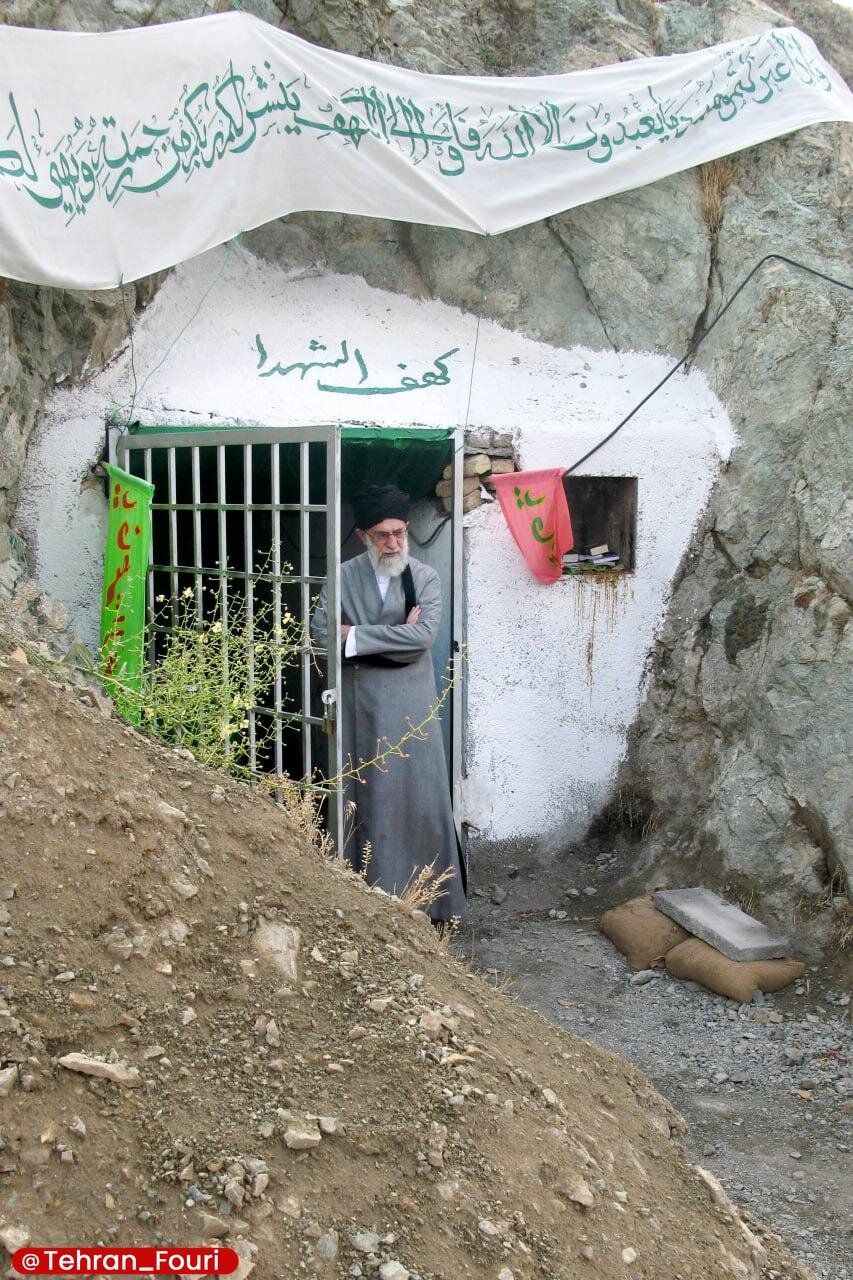 قابی ماندگار از رهبر شهید انقلاب در کهفالشهدا