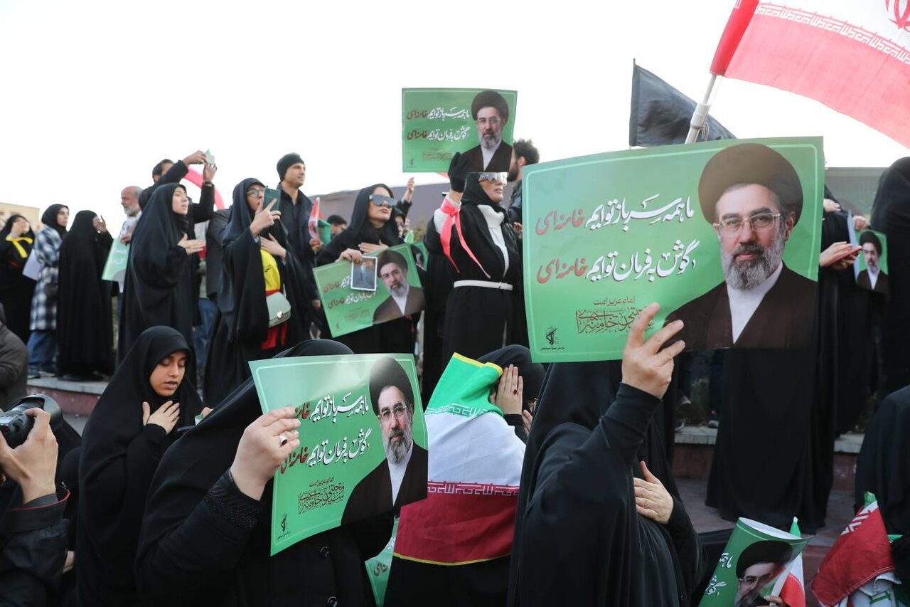 تصویر وحدت در قاب ایران | تصاویری از اجتماع میلیونی مردم در بیعت با رهبر جدید انقلاب