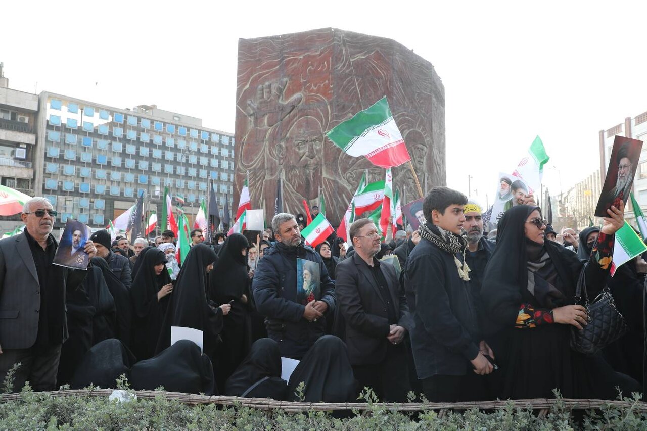 تصویر وحدت در قاب ایران | تصاویری از اجتماع میلیونی مردم در بیعت با رهبر جدید انقلاب