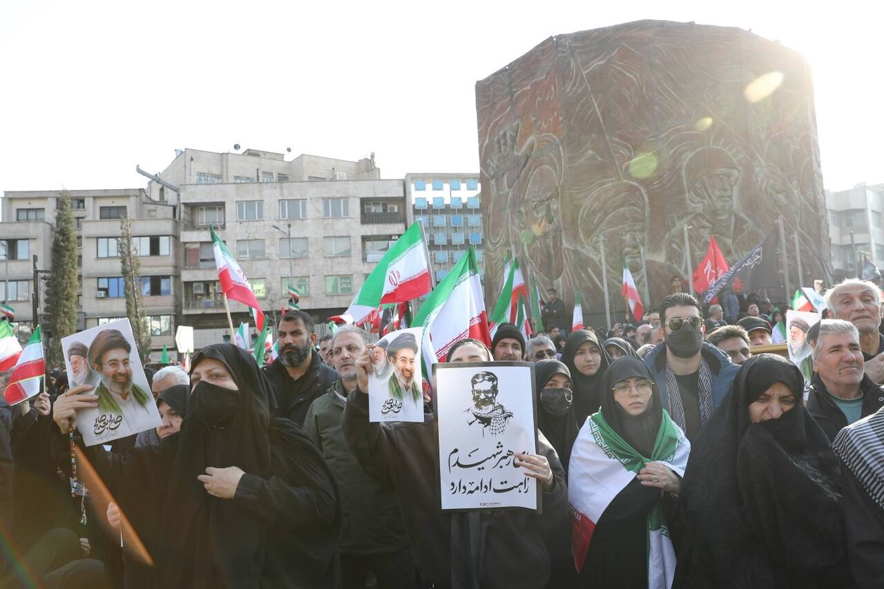 تصویر وحدت در قاب ایران | تصاویری از اجتماع میلیونی مردم در بیعت با رهبر جدید انقلاب