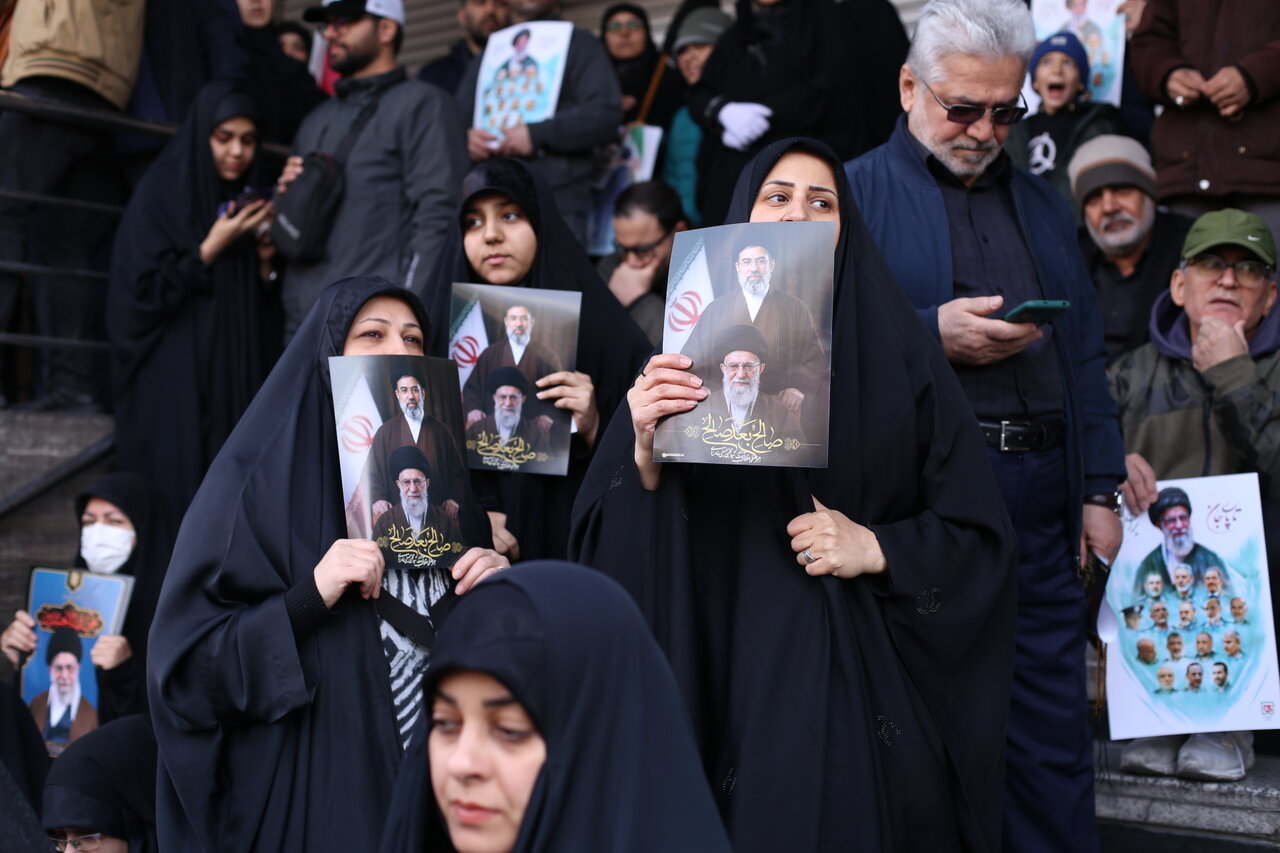 تصاویری از آخرین وداع ملت با قهرمانانی که از میدان انقلاب تا معراج شهدا بدرقه شدند