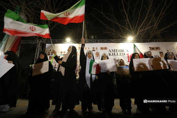 تجمع دانش آموزان به یاد شهدای مدرسه میناب