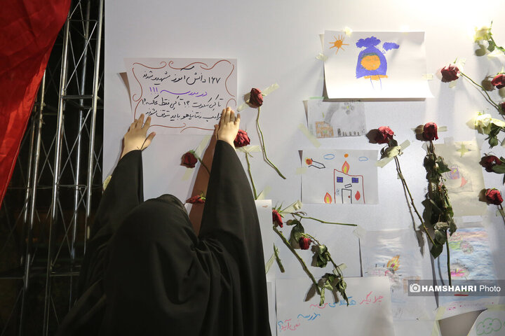 تجمع دانش آموزان به یاد شهدای مدرسه میناب