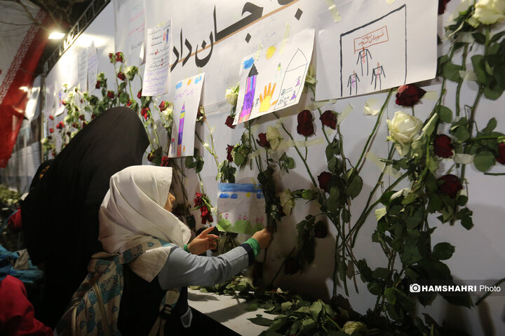 تجمع دانش آموزان به یاد شهدای مدرسه میناب