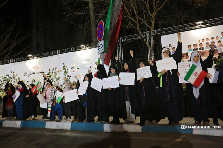 تجمع دانش آموزان به یاد شهدای مدرسه میناب