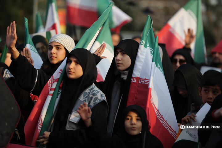 مراسم تجمع نوجوانان در میدان امام خمینی
