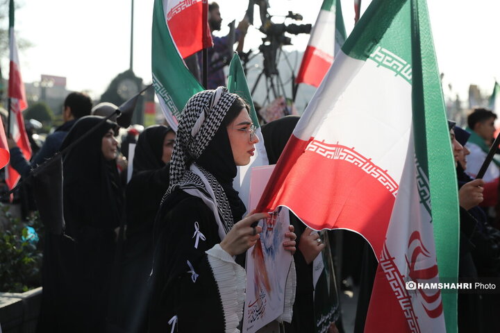مراسم تجمع نوجوانان در میدان امام خمینی