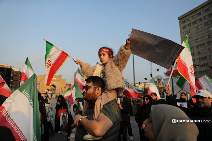 مراسم تجمع نوجوانان در میدان امام خمینی