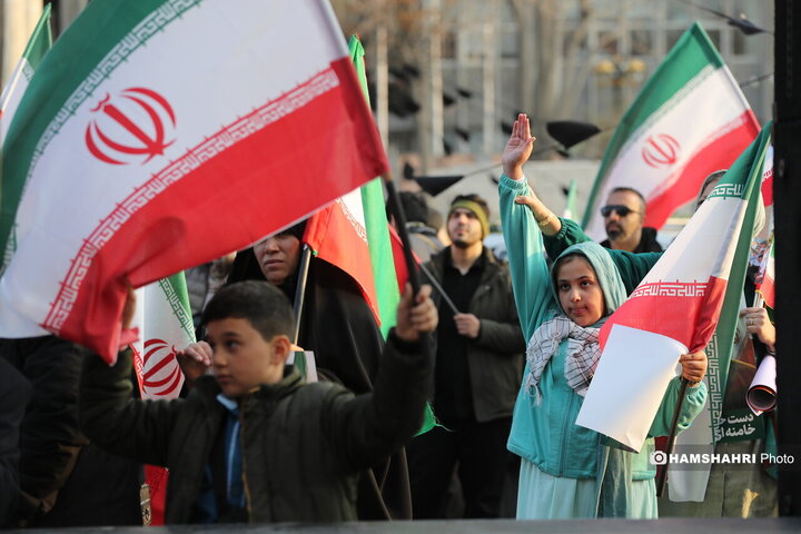 مراسم تجمع نوجوانان در میدان امام خمینی