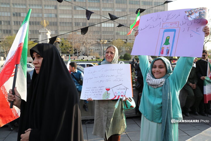 مراسم تجمع نوجوانان در میدان امام خمینی