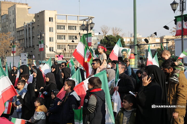 مراسم تجمع نوجوانان در میدان امام خمینی