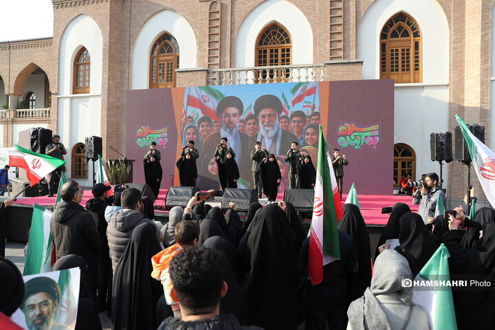 مراسم تجمع نوجوانان در میدان امام خمینی