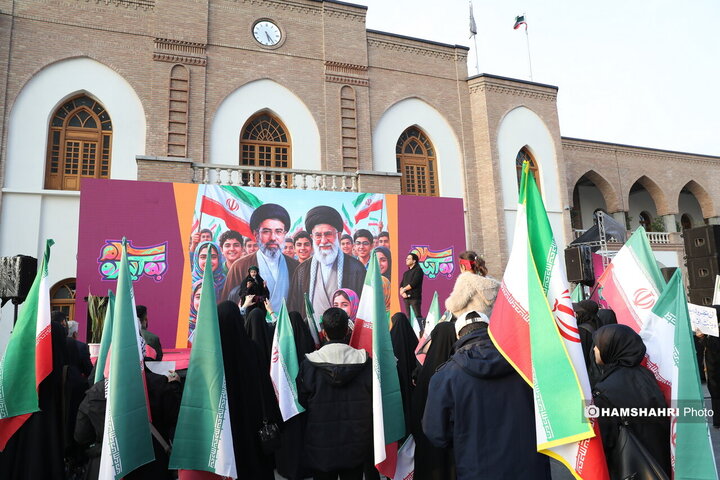 مراسم تجمع نوجوانان در میدان امام خمینی