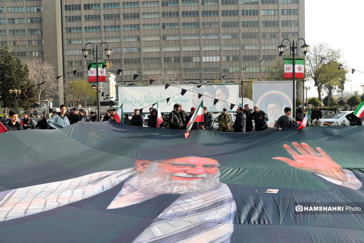 مراسم تجمع نوجوانان در میدان امام خمینی