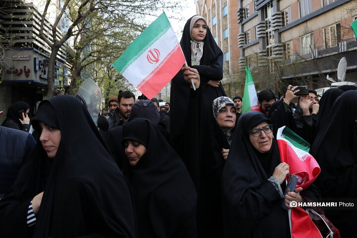 آیین تشییع شهدای ناو دنا و شهید لاریجانی