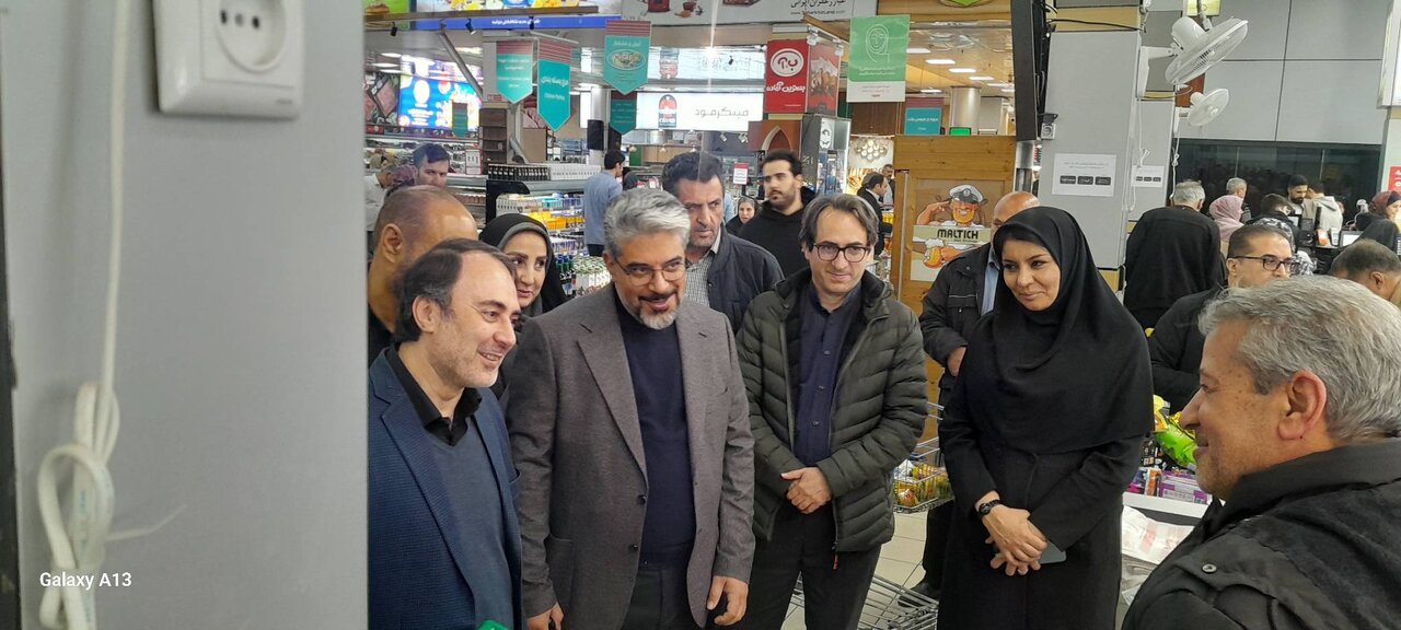 بازدید پیرهادی عضو شورای شهر از فروشگاه شهروند