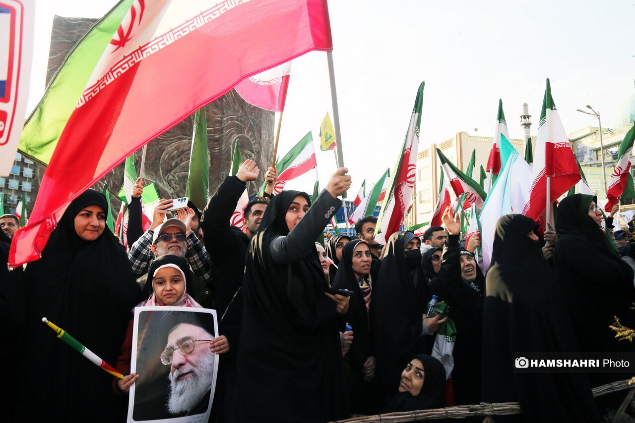 مادری برای مدافعان امنیت | روایت زنانی که به شیوه خود ، پای وطن ماندند