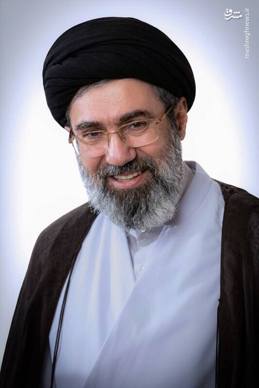 تصاویری از آیتالله سیّدمجتبیٰ خامنهای