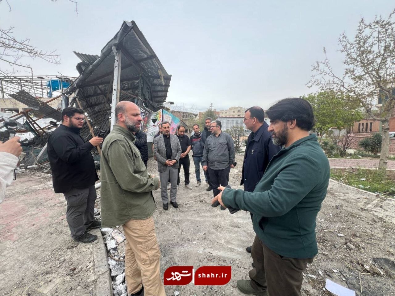 دیدار با خانواده شهدا و بازدید از فرهنگسرای ولا