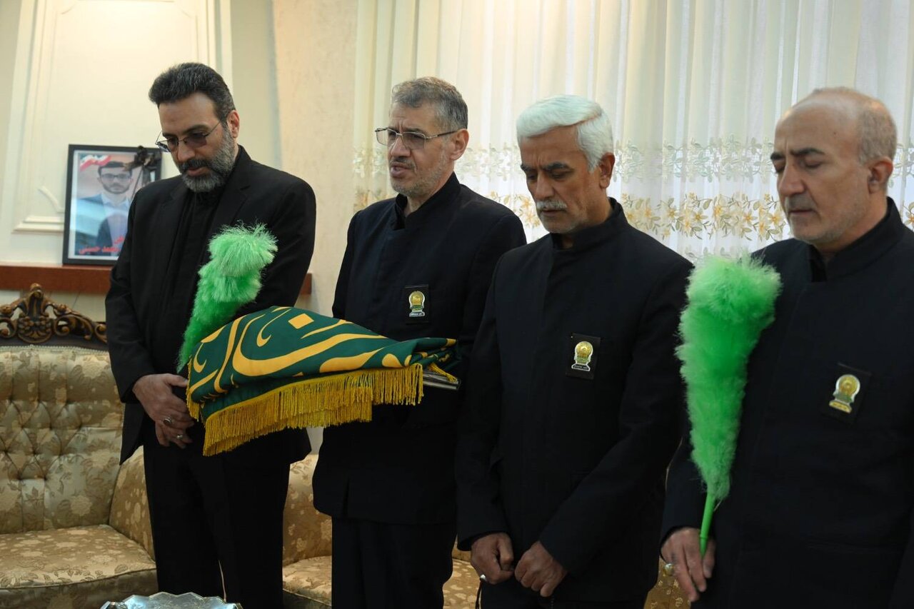 خادمان حرم رضوی در خانه شهدا