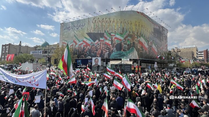 تشییع شهید تنگسیری در میان حضور پرشمار مردم تهران
