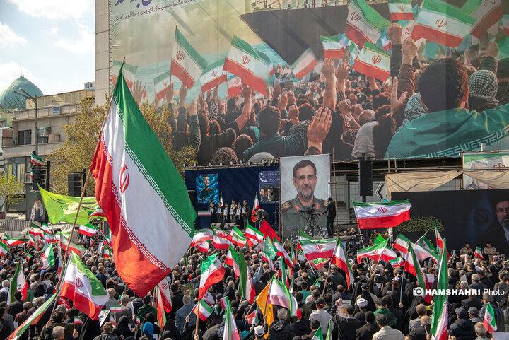 تشییع شهید تنگسیری در میان حضور پرشمار مردم تهران