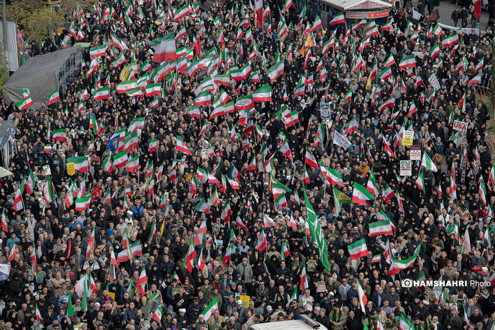 تشییع شهید تنگسیری در میان حضور پرشمار مردم تهران