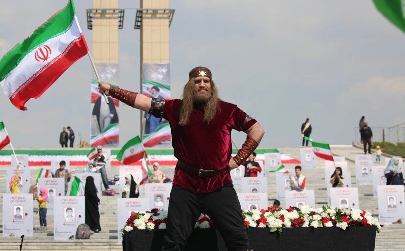 اهتزاز پرچم عباس آباد
