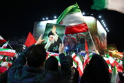 تجمع شبانه مردم تهران در میدان انقلاب