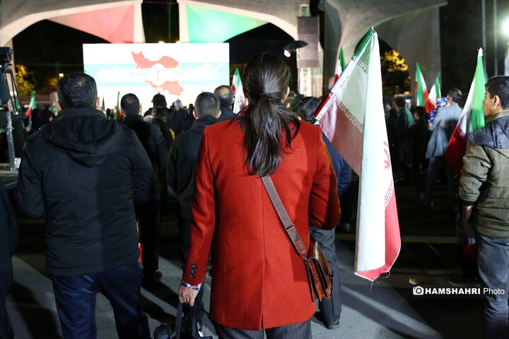 تجمع شبانه مردم روبروی دانشگاه تهران
