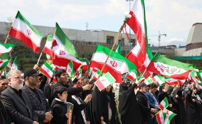وعده های صادق | مروری بر تصاویری که صدق کلام رهبر شهید را در میدان نبرد امروز اثبات کرد