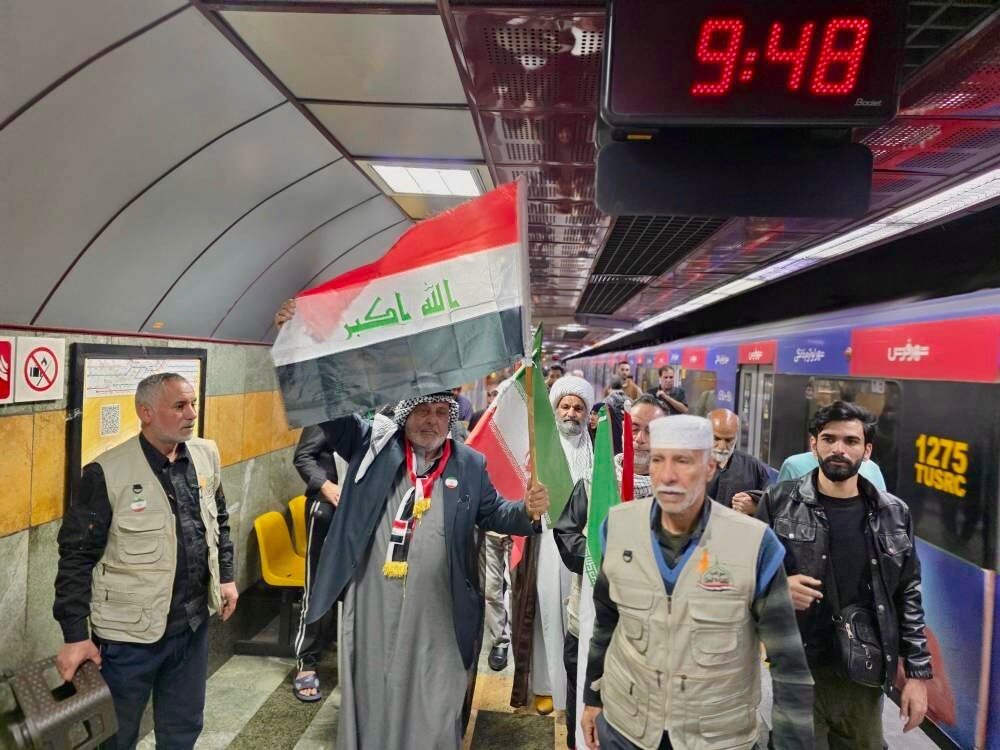 مسافران عراقی در مترو