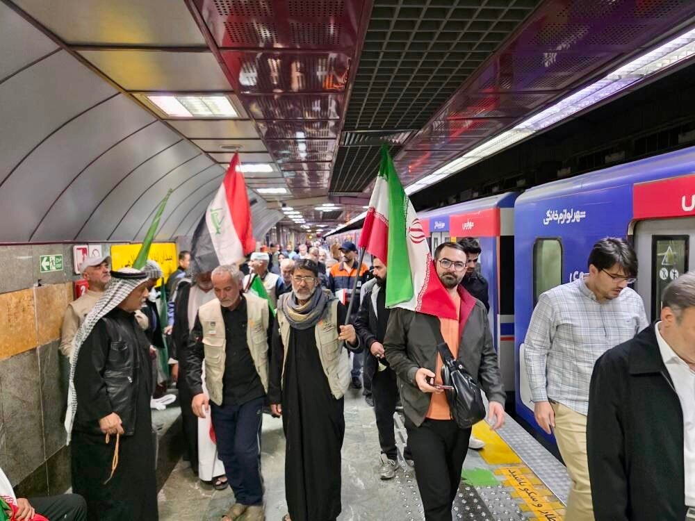 مسافران عراقی در مترو
