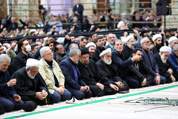 مراسم نماز جمعه در مرقد امام