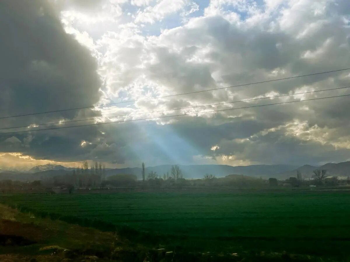 ایران از قاب پنجره | روایتی گذرا از تهران تا مرز ترکیه