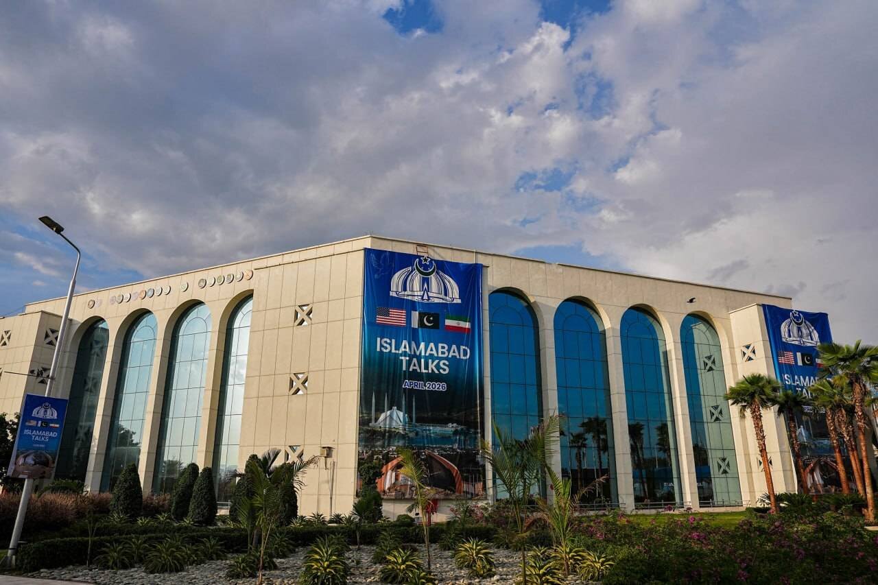 تصاویری از حاشیه مذاکرات ایران و آمریکا در اسلام آباد پاکستان

