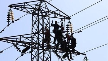 دکل‌بان اصفهانی از فعالیت‌های‌شان در روزهای جنگ روایت می‌کند|  کار ۲۴ساعته پای خطوط فشار قوی