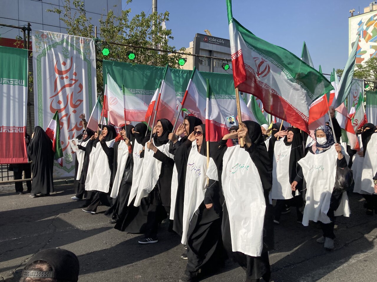 دختران خوش غیرت ایران | از جیپ صورتی تا موتور صورتی