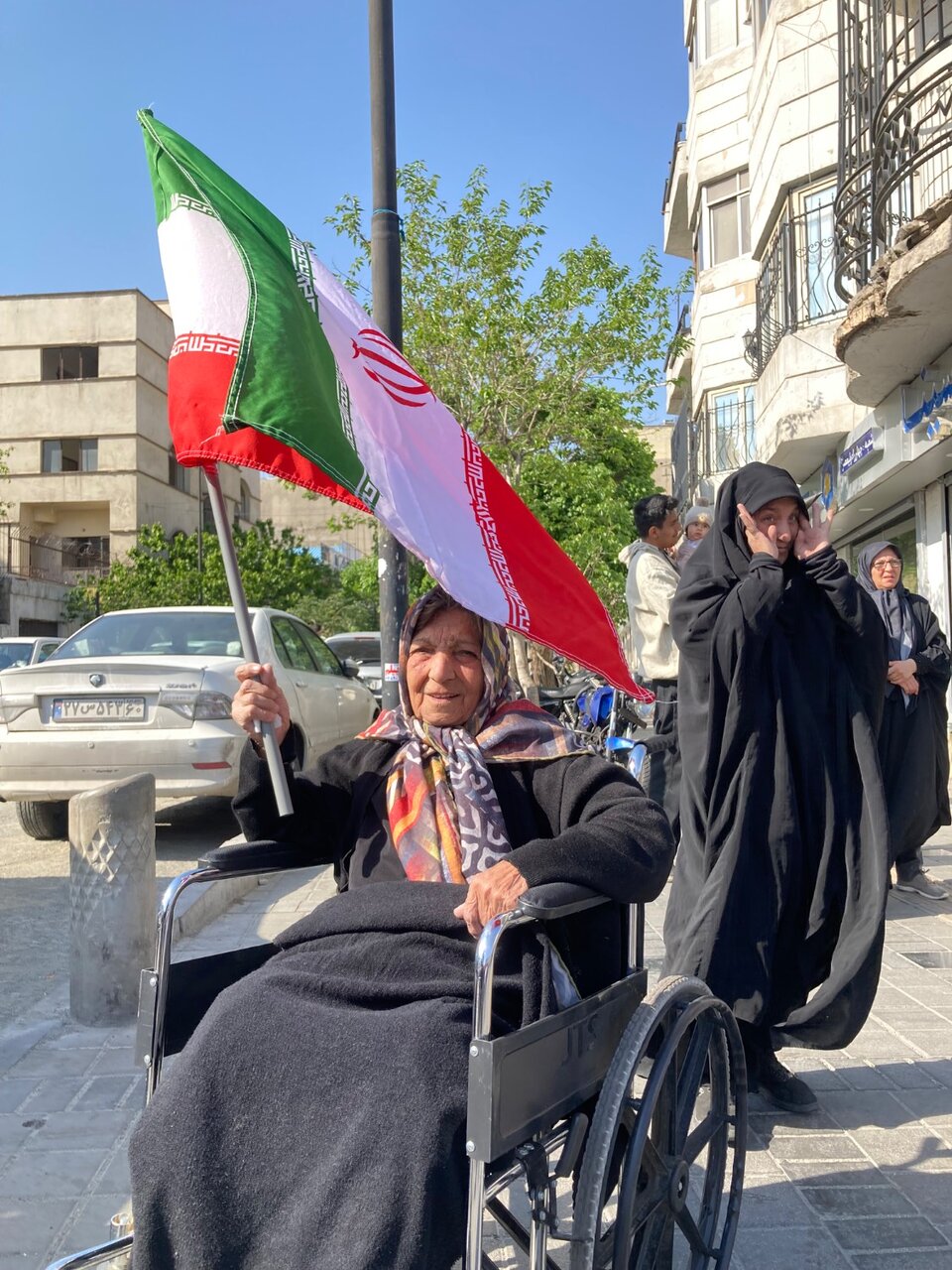 دختران خوش غیرت ایران | از جیپ صورتی تا موتور صورتی
