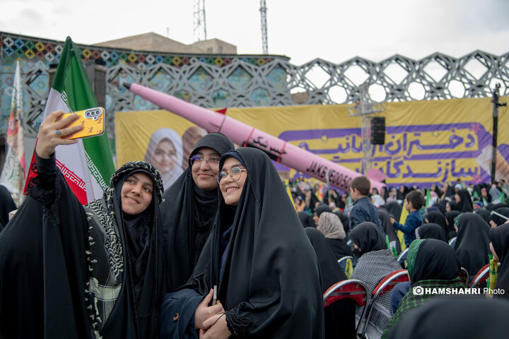 اجتماع دختران آرمانی در میدان امام حسین