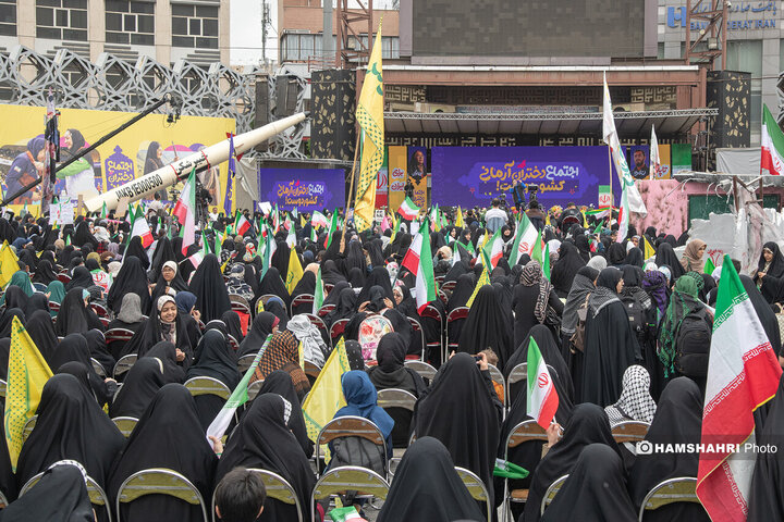 اجتماع دختران آرمانی در میدان امام حسین