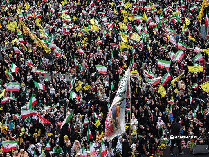 اجتماع دختران آرمانی در میدان امام حسین