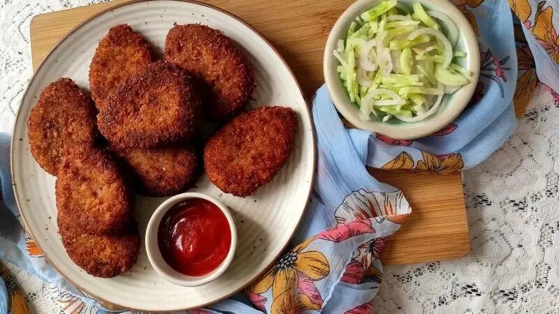 باکوان مرغ و سبزیجات؛ کوکوی برشته اندونزی