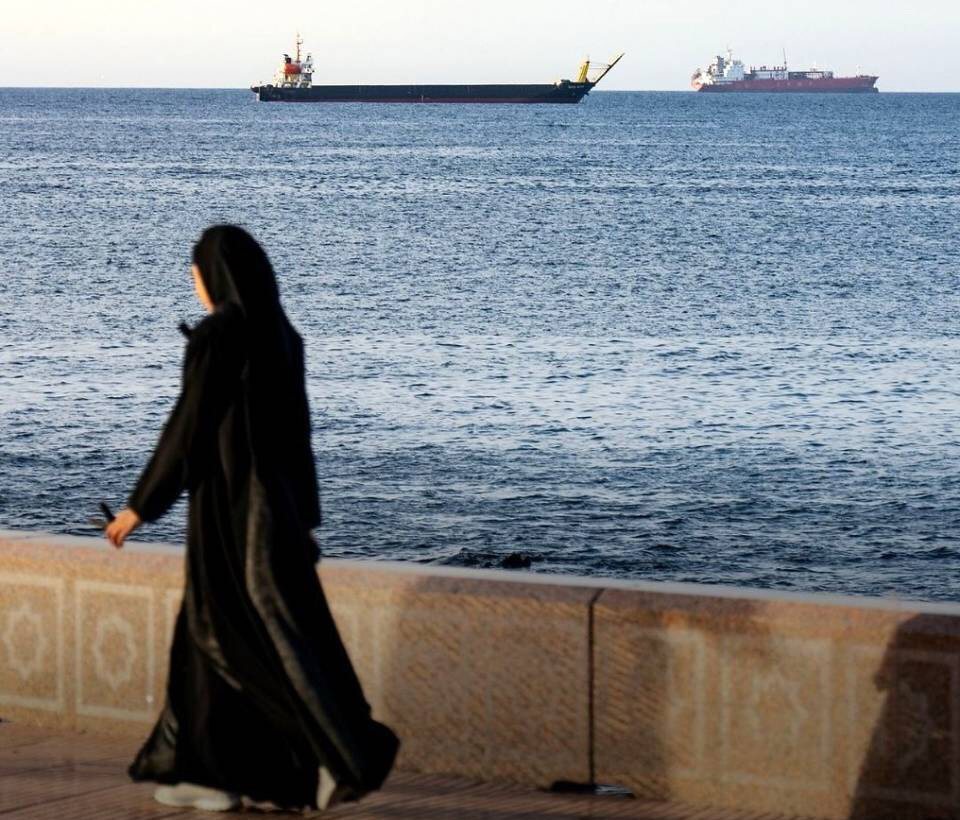 تصاویری متفاوت از تنگه هرمز از سواحل عمان