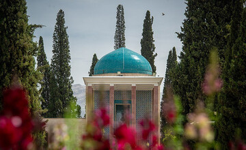 آرامگاه سعدی در شیراز، حدود ۱۱۱ سال قبل + عکس