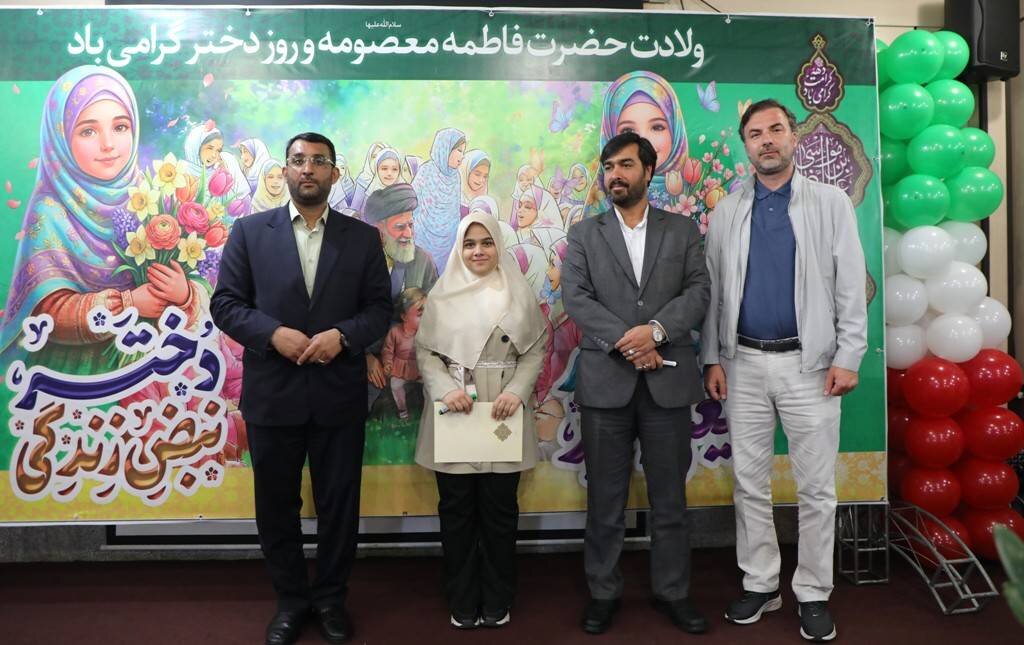 رونمایی از کتاب نوجوان تکه نهم پایتخت در امامزاده عبدالله